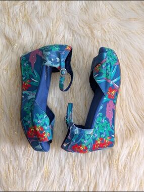 Toms Floral Platform Wedge Sandal Blue Ankle Strap Open Toe Size 8